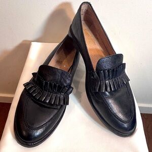 SEYCHELLES Sz 8.5 Leather Loafers with Ruffle Detail Almond Toe Cap Slip On